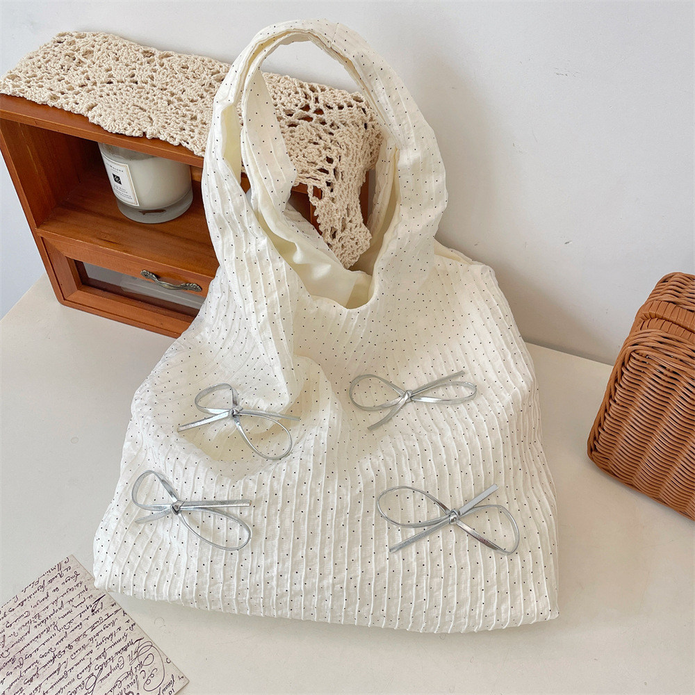 4711 High appearance level polka dot bow, gentle single-shoulder underarm bag, laid-back style handbag, large capacity vest bag Application Scenario
