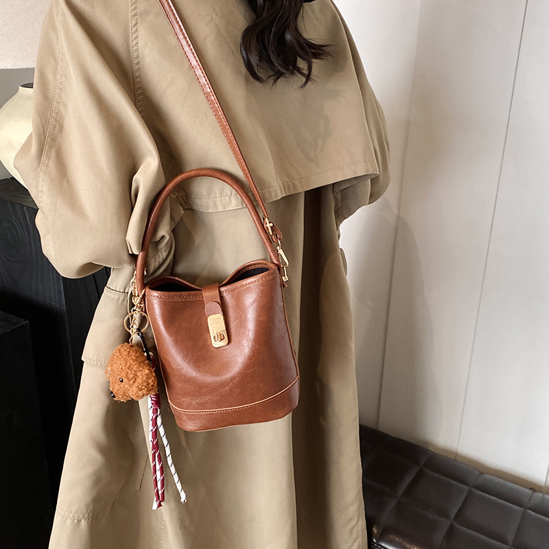 Fashionable and niche bucket bag, popular small bag, winter trend 2024 new retro single-shoulder crossbody bag Specification drawing