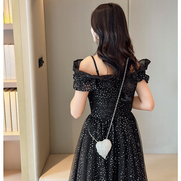 New European and American cross-border socialite Mini heart-shaped fashion diamond pearl mini coin purse dinner bag chain bag Application Scenario