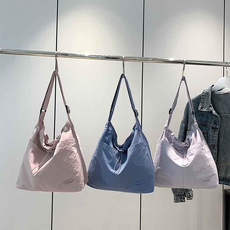 Colorful Fox Korean version of a niche ladies' artistic, simple and casual crossbody bag, versatile, lightweight and drawstring single-shoulder bag Application Scenario