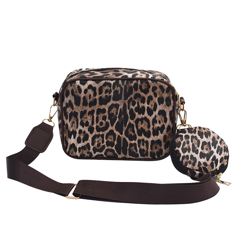 A new cross-border leopard print large-capacity small square bag for the 2024 autumn and winter season, with a portable and waterproof wide shoulder strap and a single-shoulder crossbody bag Item Picture