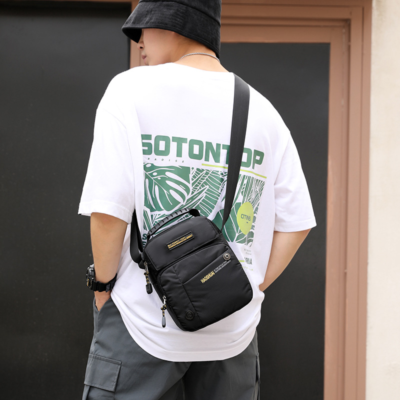 New men's casual single-shoulder bag, large-capacity crossbody bag, commuting bag for going out, men's bag, fashionable sports crossbody bag details Picture