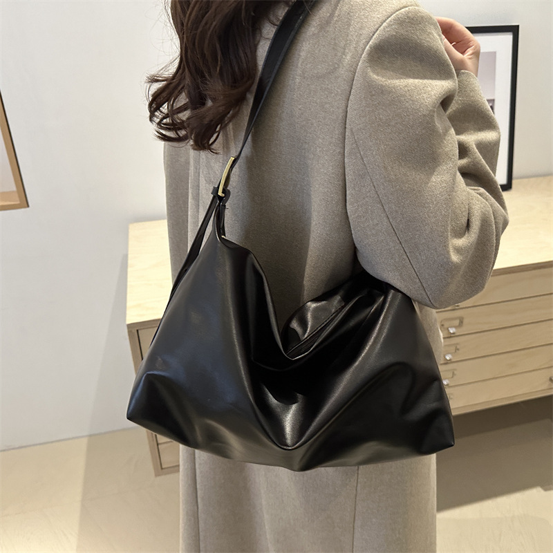 Korean version large-capacity solid color 2024 retro new soft surface minimalist style fashionable commuting single-shoulder crossbody tote bag Specification drawing