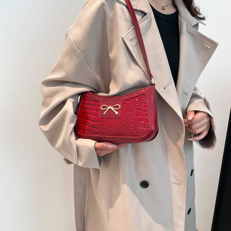 High-quality and fashionable bow hand-held small square bag for women, 2025 new commuter single-shoulder bag, crocodile pattern underarm bag details Picture