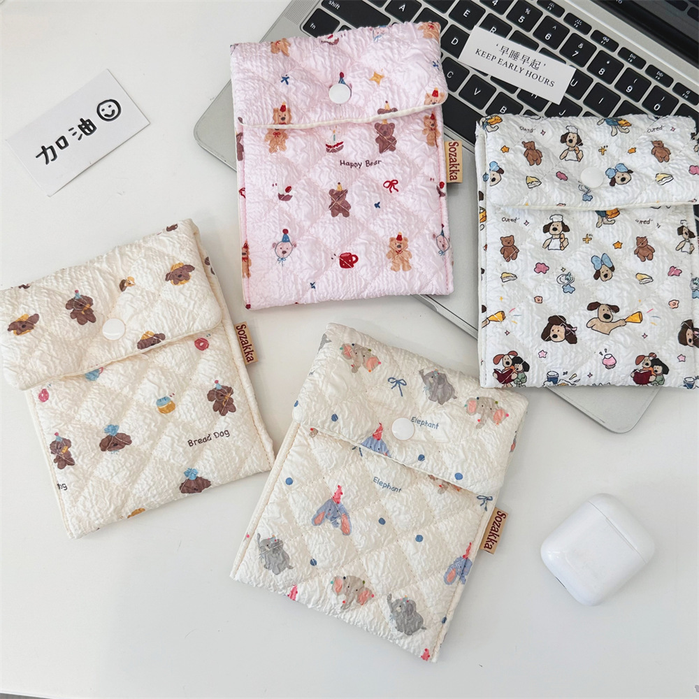 46271 Cute Sanitary Napkin Storage Bag, embossed cartoon bear sanitary bag, portable for touch-up and sundries storage when going out Application Scenario