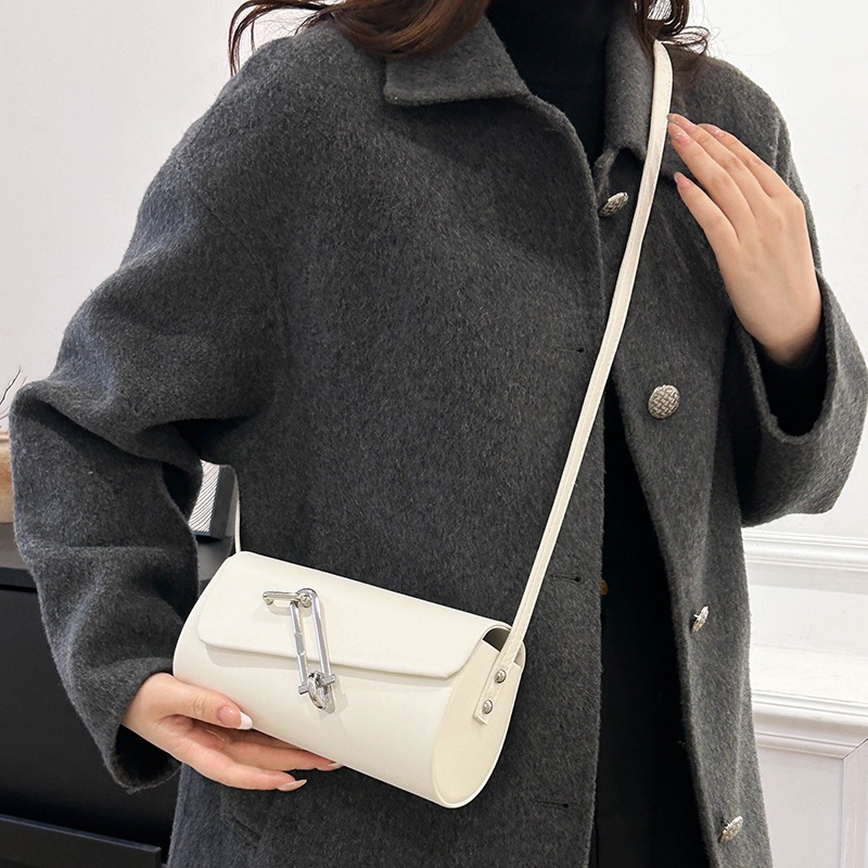 Cross-border women's bag 2025 New style for foreign trade, fashionable, individual, trendy, niche design, high-end feel, single-shoulder crossbody bag Application Scenario
