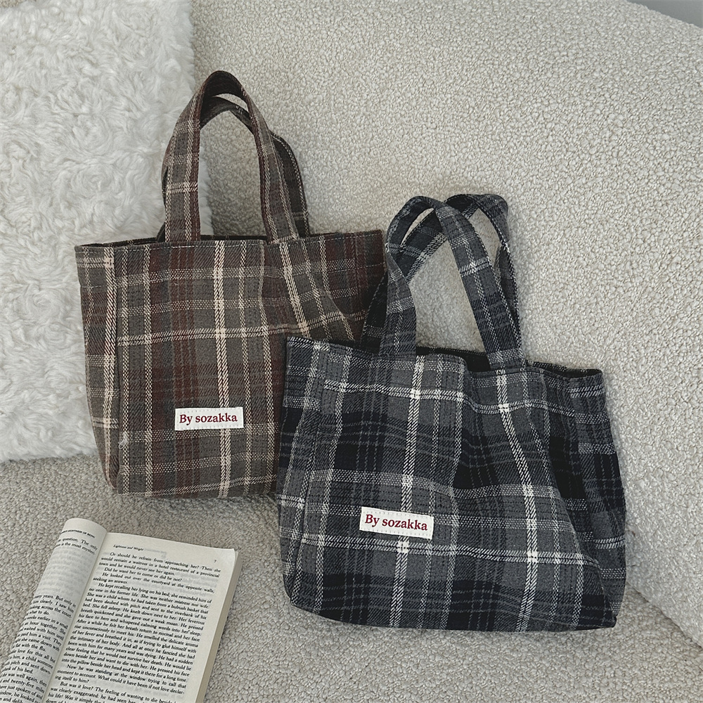 311021 Autumn/Winter new checkered bag, Korean-style laid-back retro handbag, large-capacity commuting and work handbag details Picture