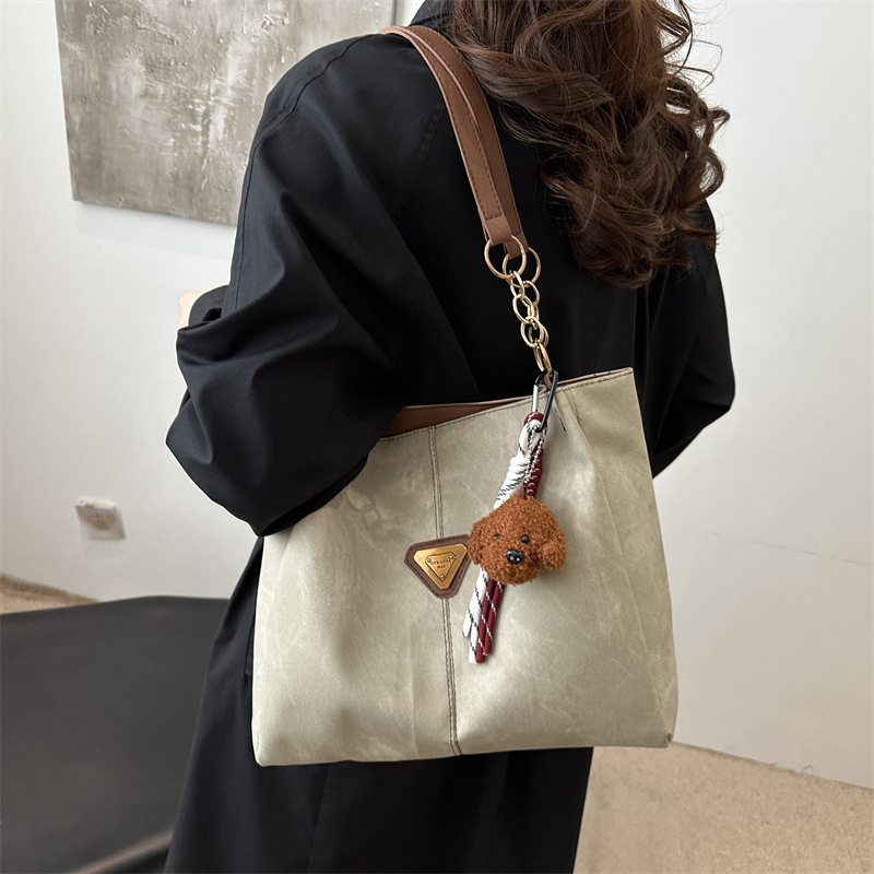 Retro color-blocking large-capacity bag for women, new Spring 2025, niche quality casual single-shoulder bag, fashionable tote bag details Picture
