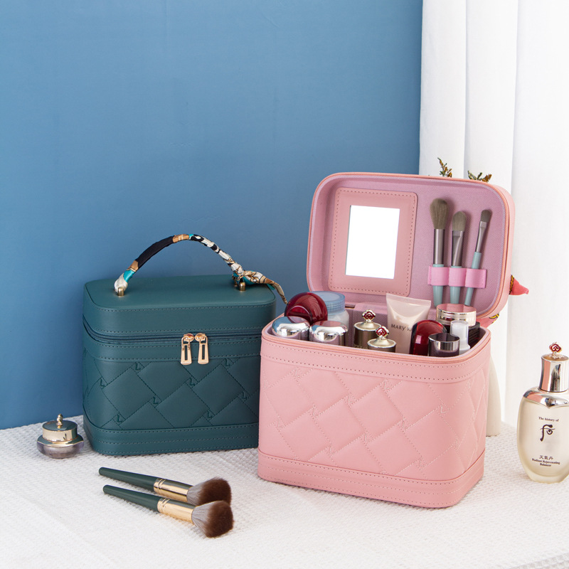 The new diamond-shaped embroidery thread makeup bag, portable hand-held makeup box, cosmetic storage box, and high-end souvenir Specification drawing