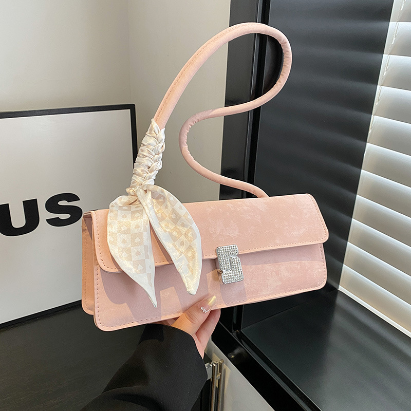 Gentle and fashionable silk scarf single-shoulder bag for women, Spring/Summer 2025 new versatile ins underarm bag, Western-style small square bag for women full figure