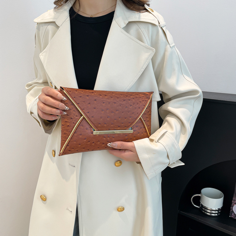 A high-end, fashionable and trendy hand-held bag for women, a new winter 2024 versatile and niche bag Specification drawing