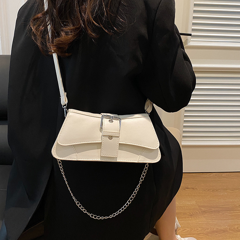 This retro-textured single-shoulder bag is a stylish and simple commuting crossbody small square bag for women in the autumn of 2024 Specification drawing