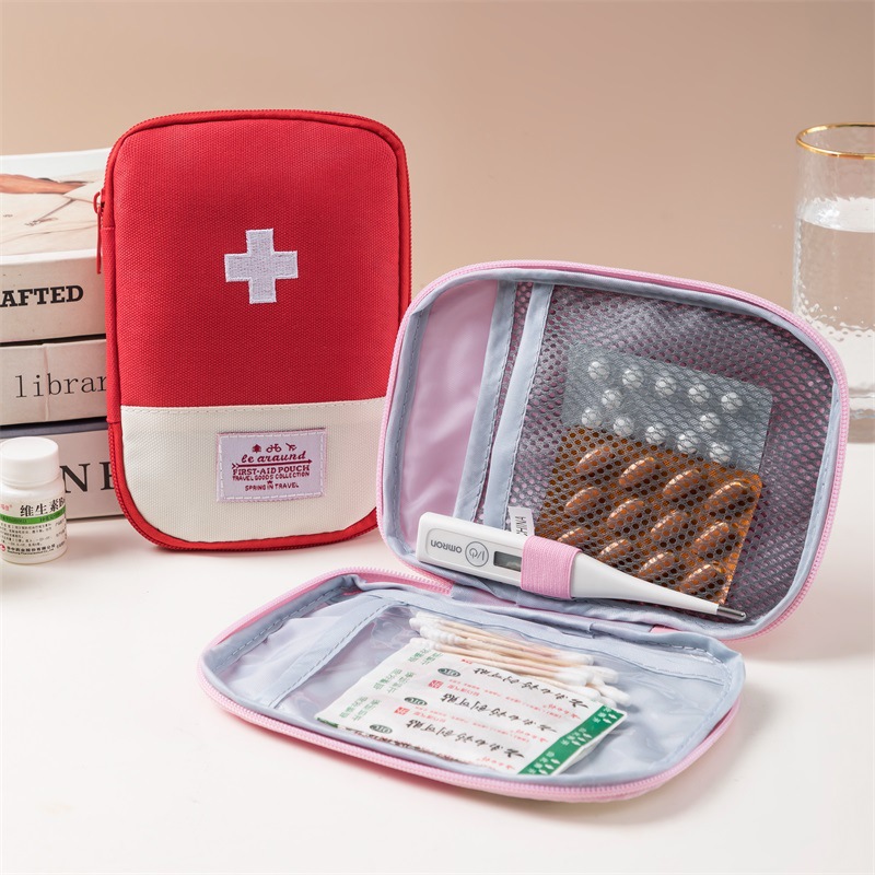 Portable medical bags for business trips and travels, outdoor first aid kits, small medicine bags for personal use, and home storage bags full figure