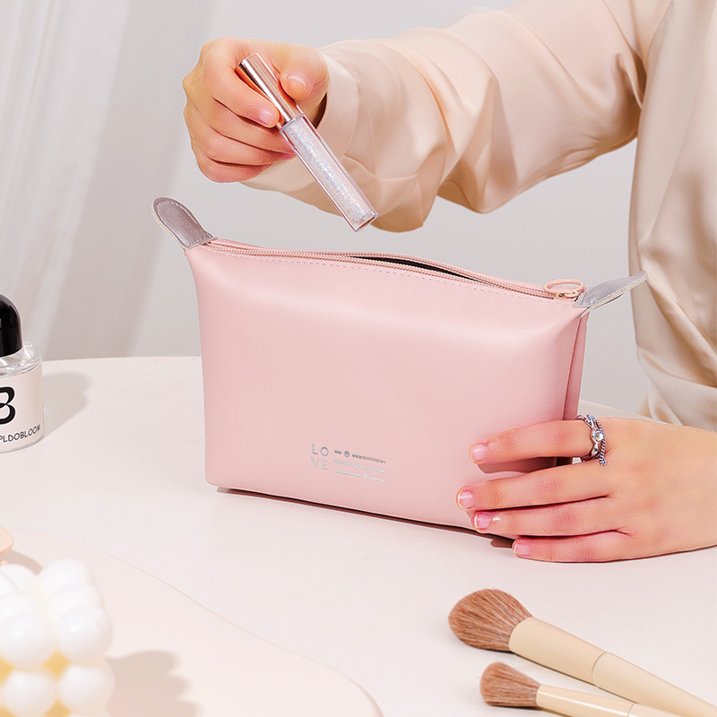 Runhui PU waterproof makeup Bag, Heart-stirring dumpling bag, convenient hand-held storage bag, candy-colored makeup bag, large capacity Specification drawing