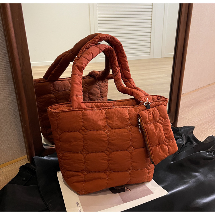 Korean-style cotton-padded jacket bags, single-shoulder bags, this year's popular new niche handbags, simple and versatile mother-and-child bags and women's bags Specification drawing