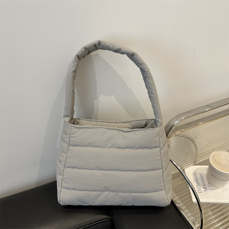 This year's Korean version of casual cotton-padded jacket bag, light and casual single-shoulder bag, stylish solid-colored small square bag, embroidered thread underarm bag full figure