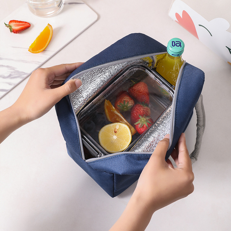 Japanese-style cartoon lunch box bags, children's insulated bags, primary school students' school lunch boxes, bento bags, Oxford cloth lunch bags Application Scenario
