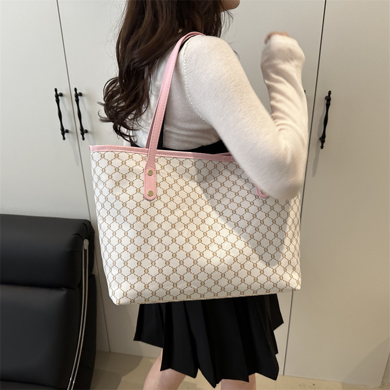 High-end large-capacity bag 2025 new style, niche and versatile commuting bag, trendy mother and child bag, hand-held tote bag for women Specification drawing