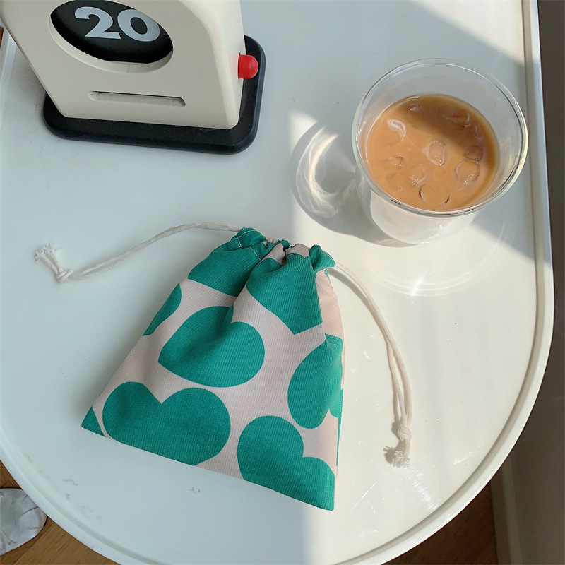 211191 Retro corduroy heart-shaped storage bag with drawstring closure, cosmetic bag, miscellaneous storage bag, small size Application Scenario
