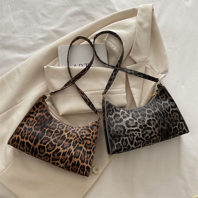In 2024, new fashionable women's bags will be launched, including Korean-style trendy and stylish hand-held women's bags, leopard print single-shoulder underarm bags, and baguette bags Application Scenario