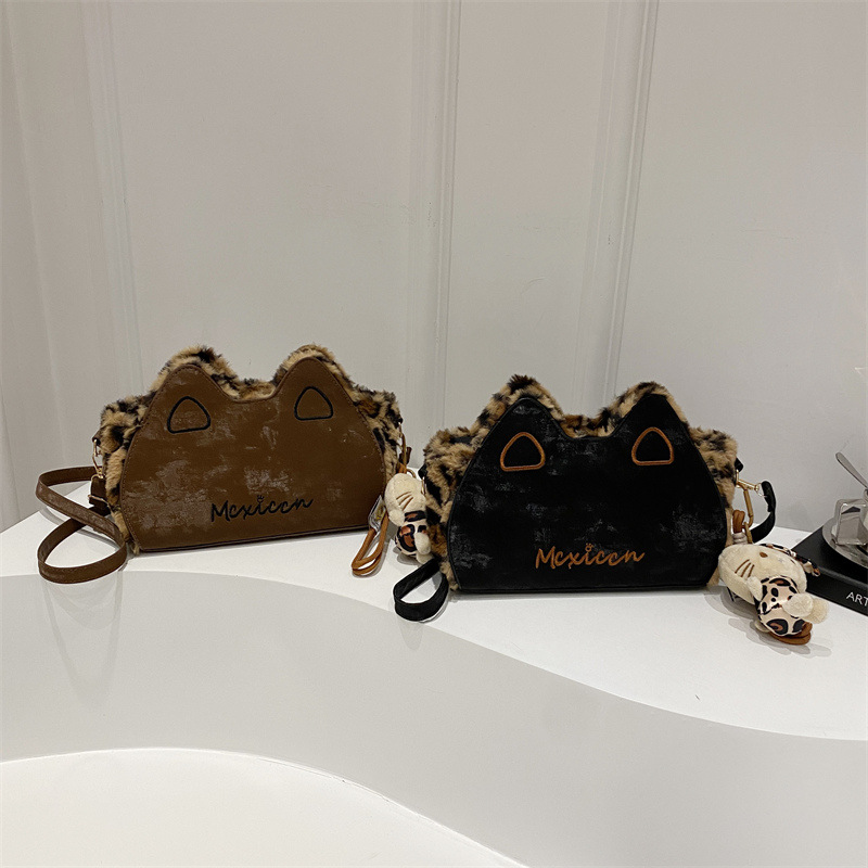 Retro leopard print plush bag 2024 new style, cute cat ear single-shoulder small square bag, trendy and fashionable women's furry crossbody bag Application Scenario