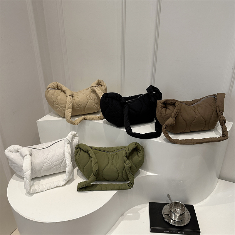 The new 2024 stylish and elegant single-shoulder crossbody bag features a solid color cotton jacket and a high-quality crossbody dumpling bag for women Application Scenario