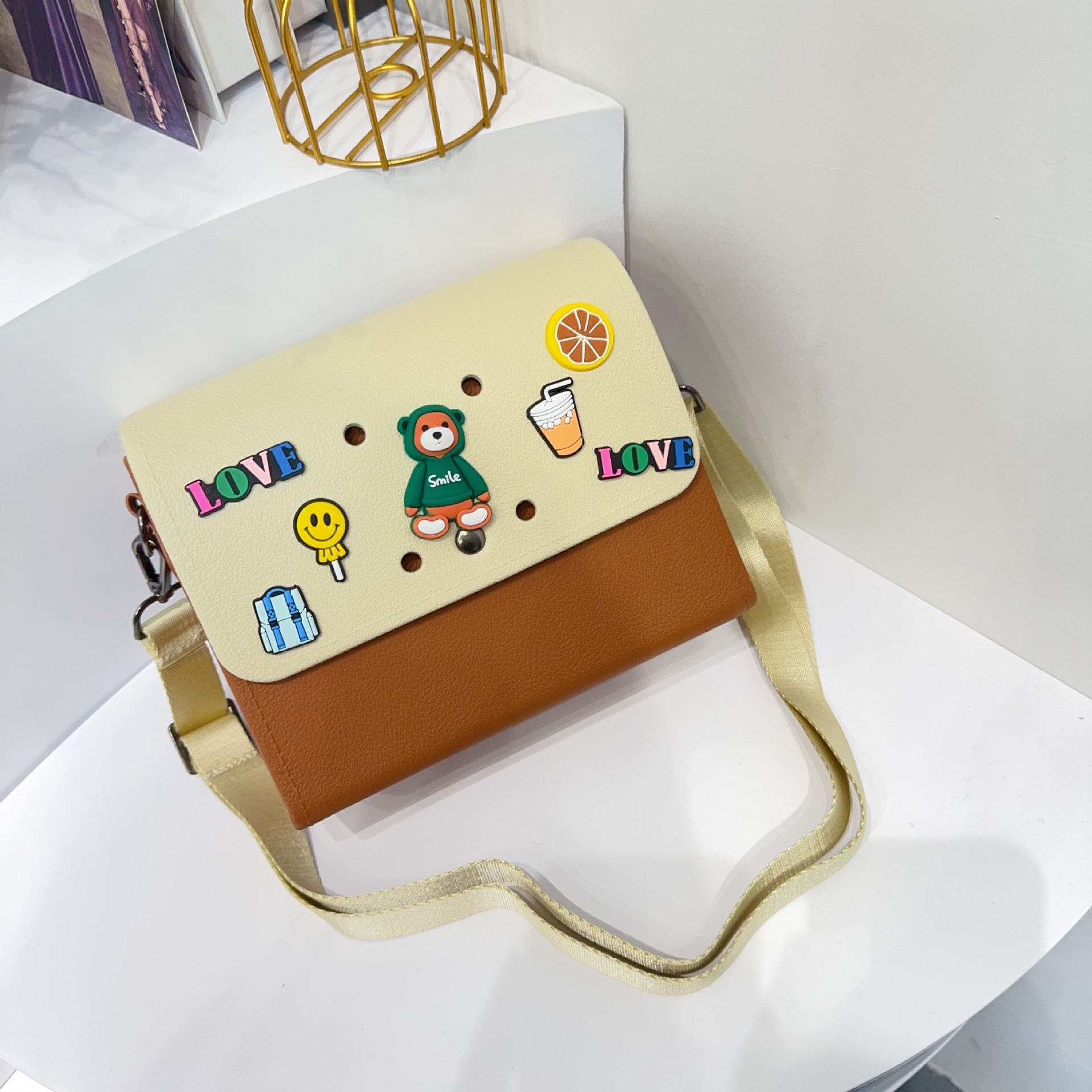 The original new style of the Dongdong Postman bag is a waterproof, shock-absorbing, lightweight and fashionable DIY cross-border EVA beach bag for women Item Picture