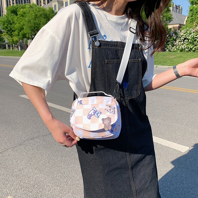Korean style checkered color-blocking small square bag 2022 new style personalized checkered single-shoulder bag student casual crossbody bag Application Scenario