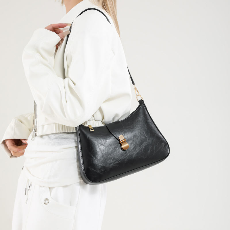 Stylish underarm bag 2025 Spring New style, niche design, solid color small square bag, single-shoulder crossbody bag details Picture