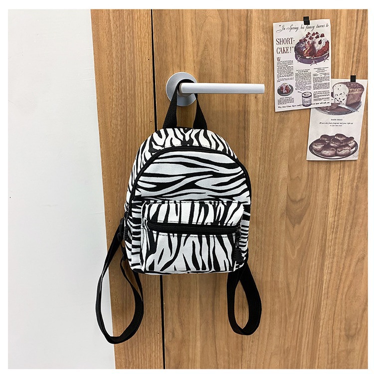 This mini canvas backpack is super popular on Instagram. It's a cute commuting makeup bag with cow texture. It's a versatile student bag Specification drawing