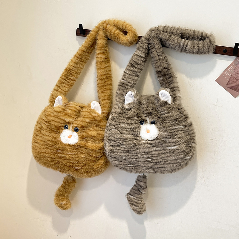 Plush and cute cat bag, decorative bag, furry bag, cute and personalized storage bag for girls, large-capacity single-shoulder commuting bag Application Scenario