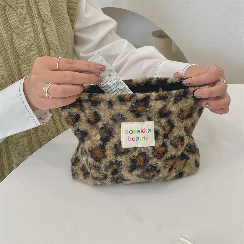 4123 Autumn Plush Makeup Bag Leopard Print Large Capacity Travel skincare Makeup Bag Storage Shopping Clutch Item Picture