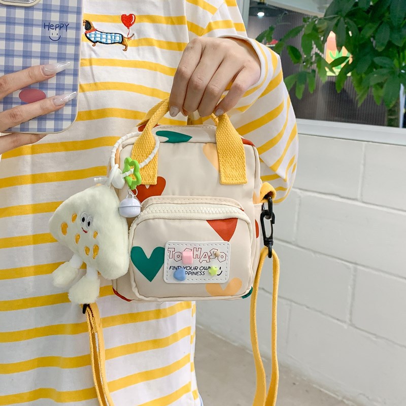 2025 New style baby girl single-shoulder bag, fashionable little boy's loose change crossbody bag, cute children's bag details Picture