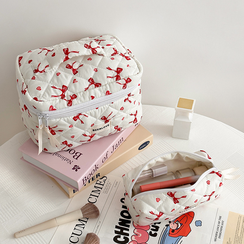 Runhui Fluctuation Butterfly Shadow Makeup Bag, large-capacity storage bag, Fashionable quilted Makeup Bag, Butterfly Pattern Makeup Bag Specification drawing