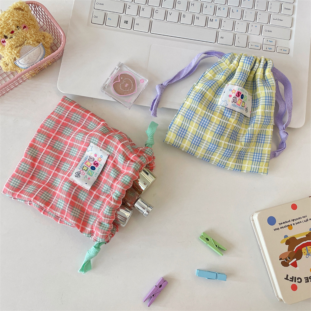 5746 Summer Color-blocking checkered Drawstring Bag with a drawstring opening, Red makeup touch-up bag, Travel Portioning bag Application Scenario