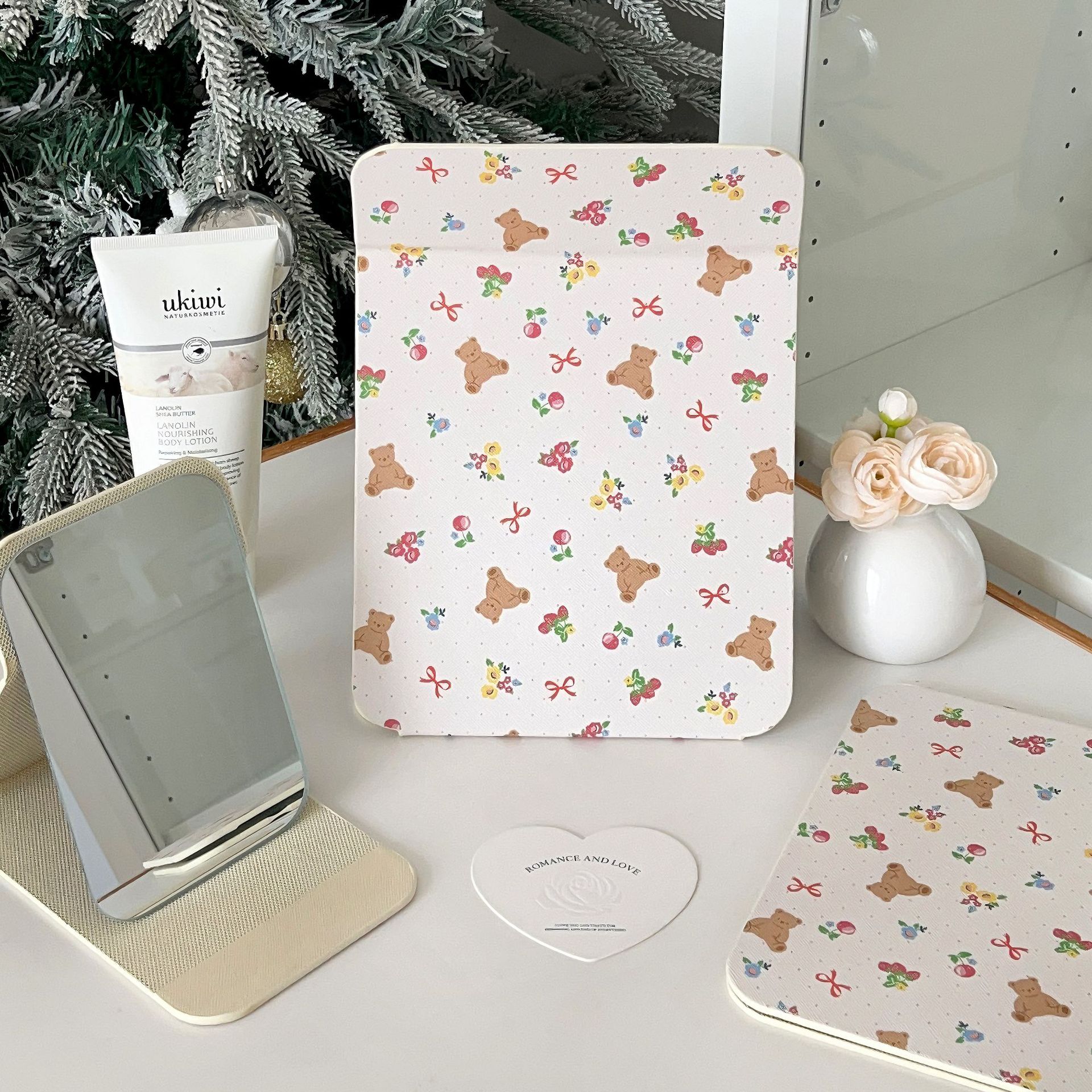 Cartoon bear folding small mirror, makeup mirror, student dormitory desktop dressing mirror, desktop standing portable mirror full figure
