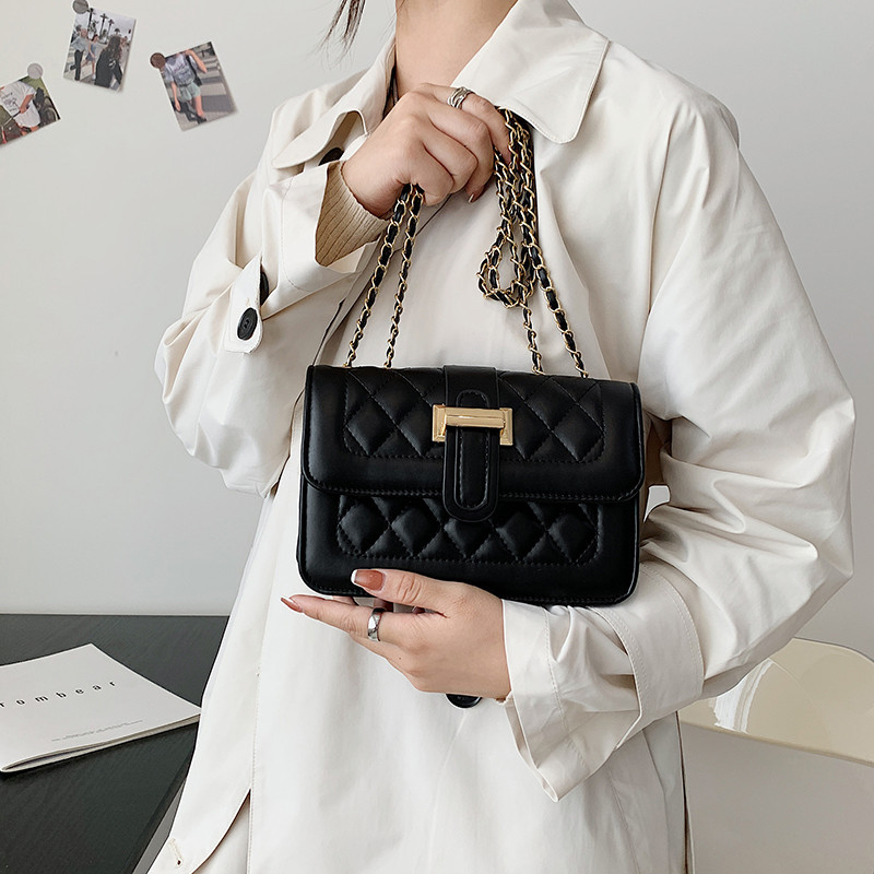 This year, the popular women's 2024 winter collection features a diamond-patterned embroidered thread small square bag, a solid color and stylish chain bag, and a single-shoulder bag details Picture