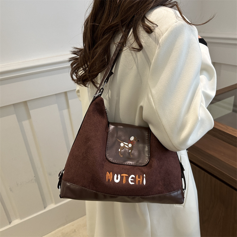 2024 New versatile crossbody backpack, cute cartoon single-shoulder women's bag, large underarm bag, frosted hand-held women's bag details Picture