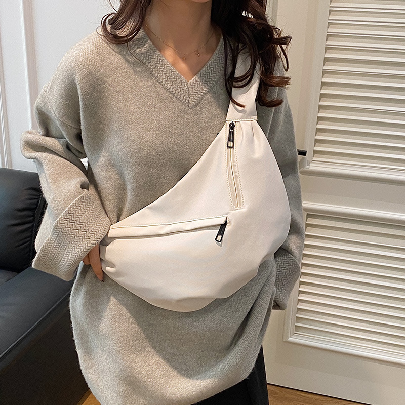 New Winter 2024 solid-color simple dumpling bag for women, large-capacity wide-shoulder single-shoulder crossbody bag details Picture