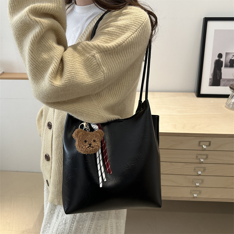 A new 2024 trendy, large-capacity, retro and fashionable single-shoulder tote bag for women Specification drawing