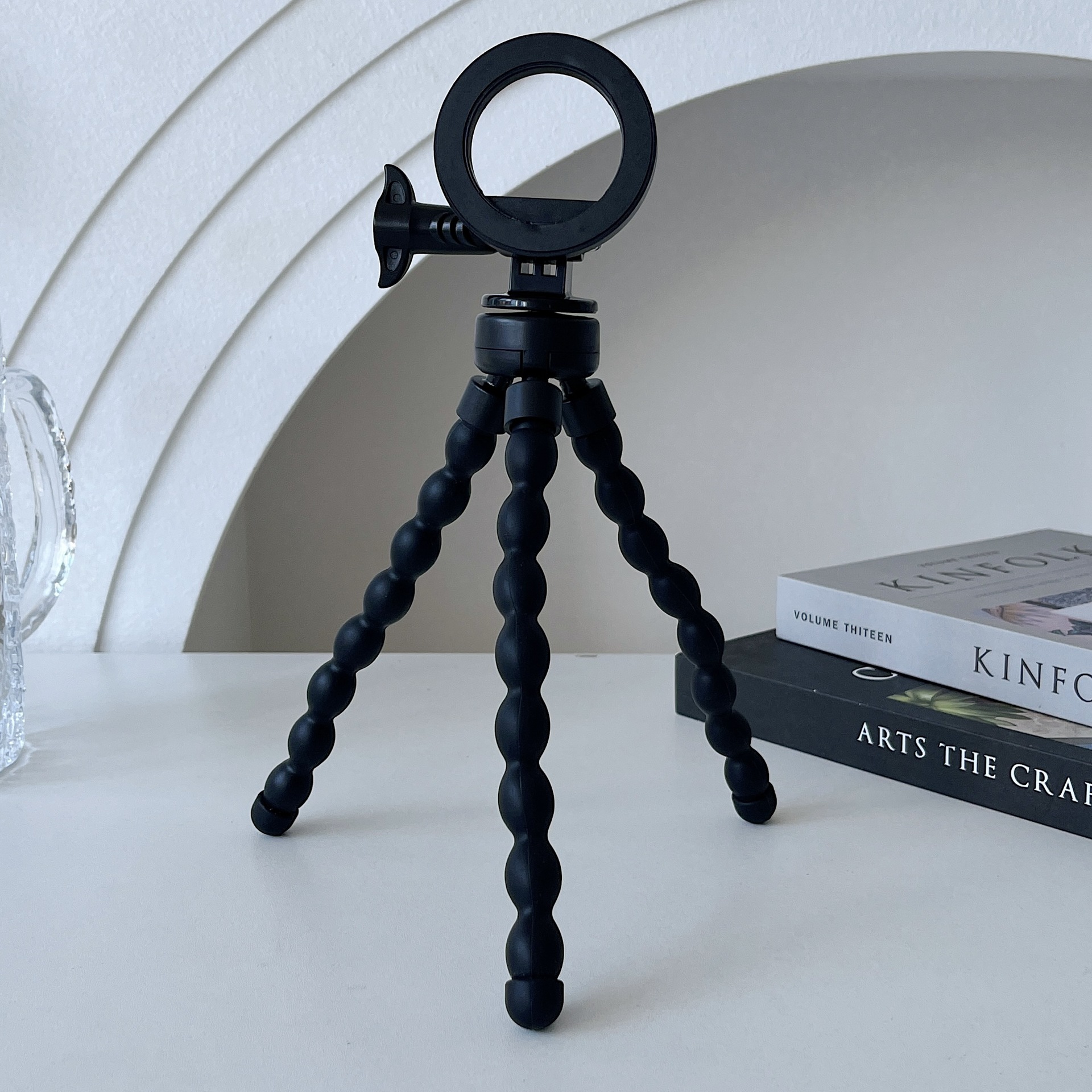MAGSAFE magnetic phone stand, tripod, Octopus flexible phone shooting stand, universal for taking photos and videos Application Scenario