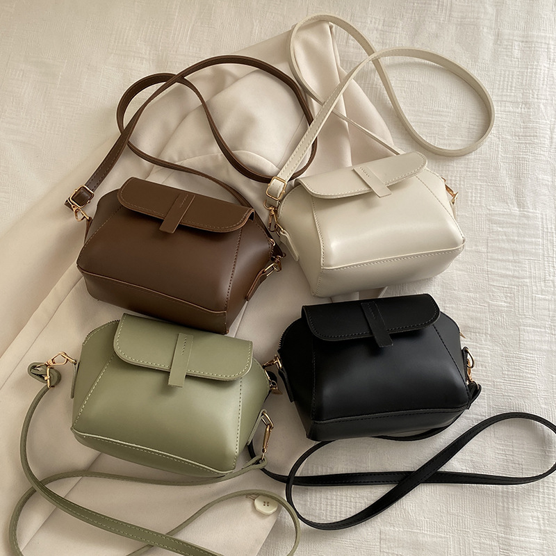 The retro women's bag 2025 new style, niche design, trendy and fashionable single-shoulder bag, simple and fashionable crossbody bag, cross-border trend Application Scenario