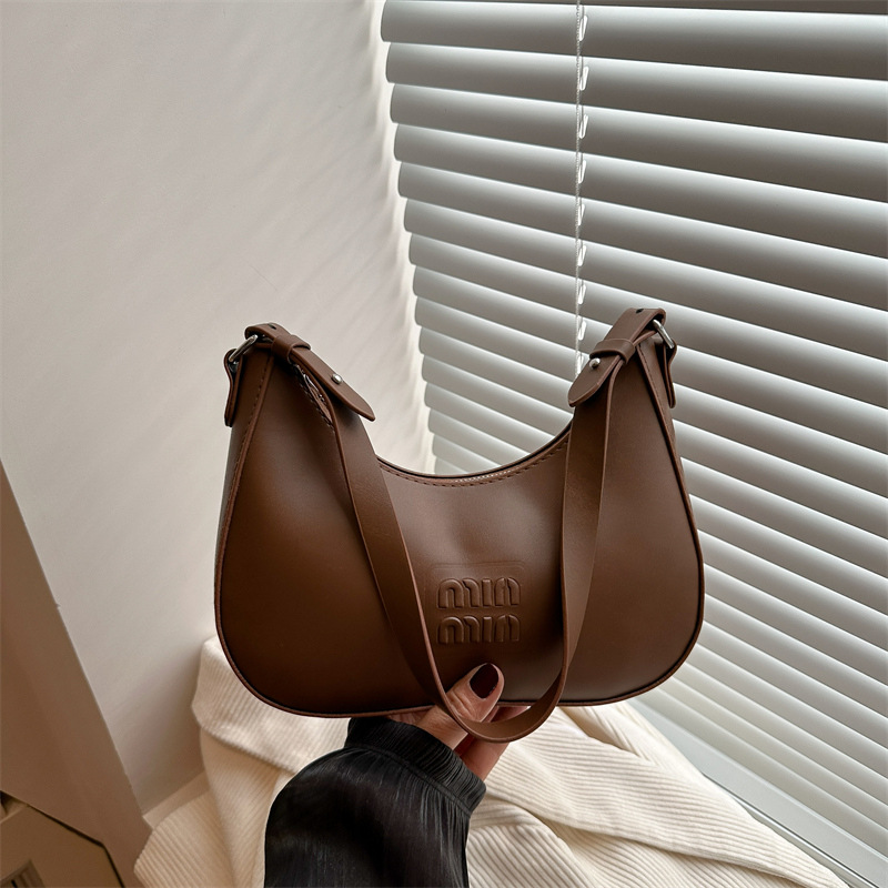 High-quality underarm small bag for women, new Spring 2025, fashionable and versatile single-shoulder bag, niche design baguette handbag full figure