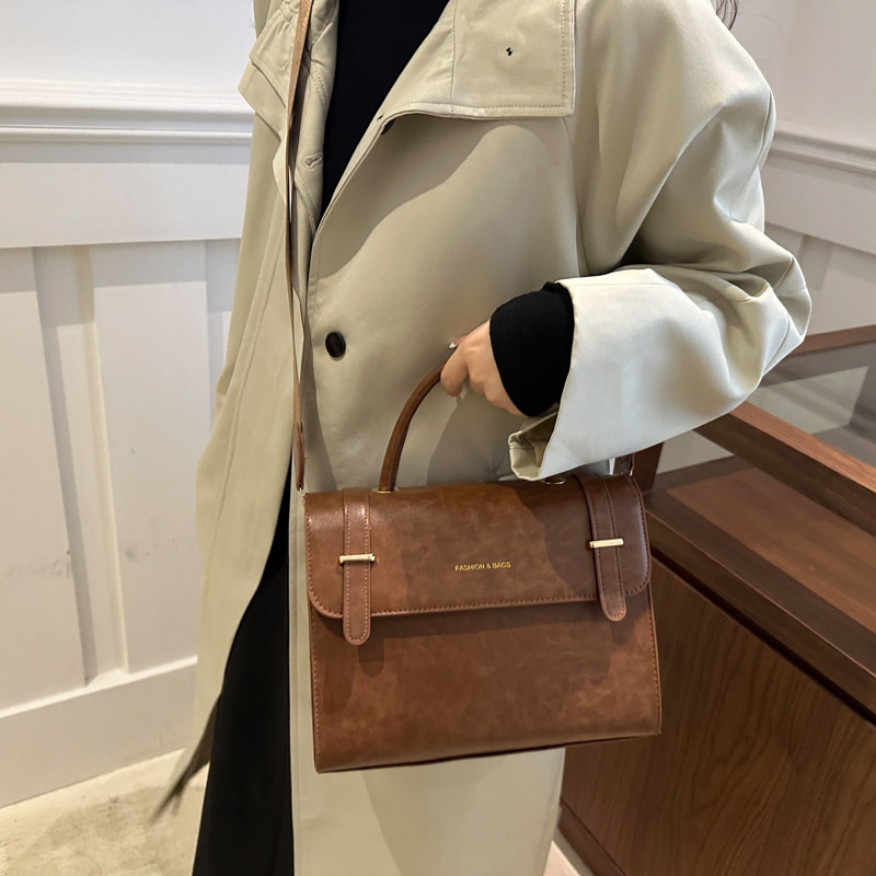 A niche design small bag for women in the winter of 2024, a fresh, fashionable and casual single-shoulder bag, a fashionable crossbody bag Specification drawing