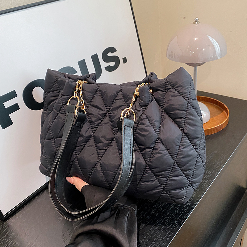 Large-capacity, stylish 2024 embroidered thread new quilted cotton jacket, fashionable and trendy for commuting to work, tote single-shoulder bag for women full figure