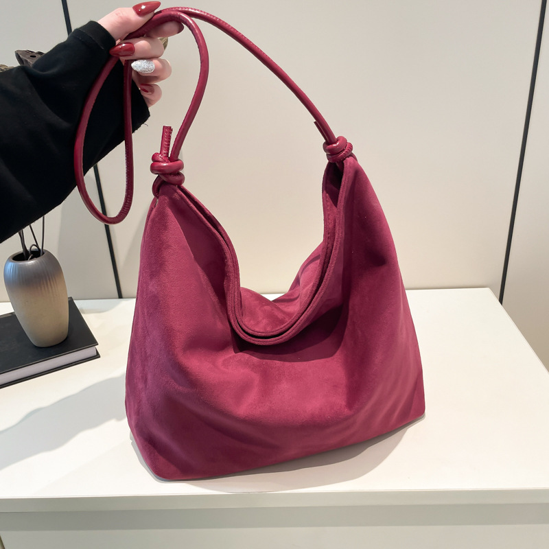 Retro casual commuting large-capacity bag for women, 2024 new autumn and winter suede tote bag, a niche and versatile shoulder bag full figure