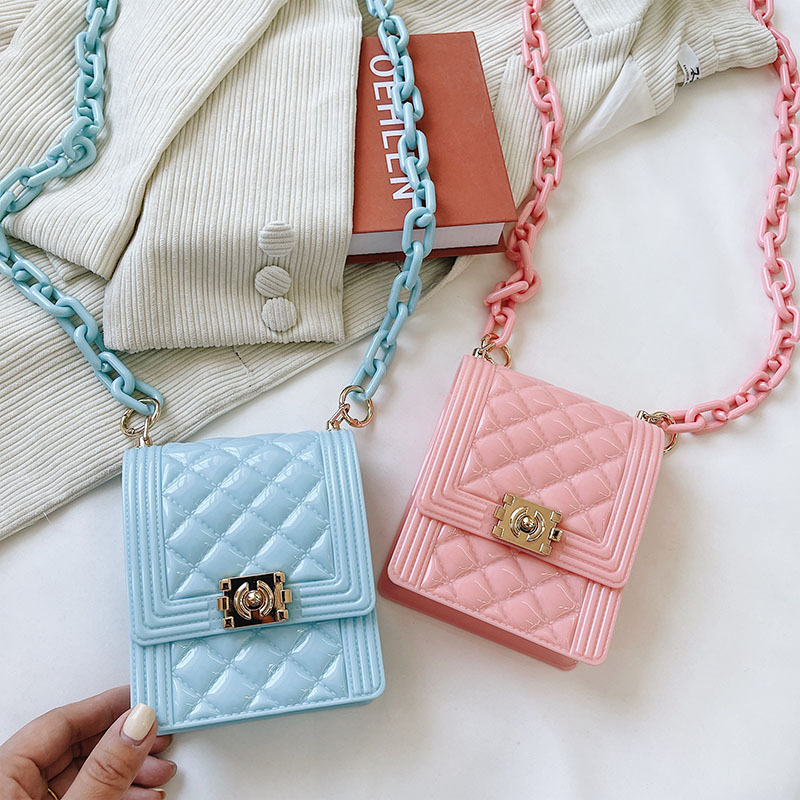 The 2025 new style acrylic vertical diamond grid bag, single-shoulder diagonal cross chain jelly bag, is an export single item in stock and available for wholesale details Picture