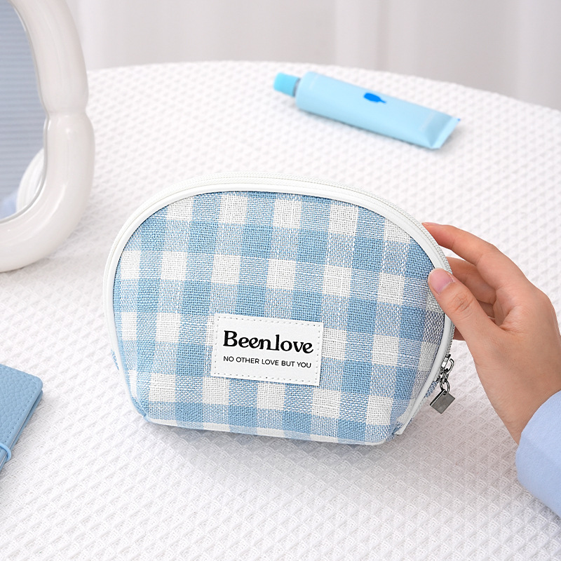 Runhui's new style semi-circular makeup bag, business trip and travel cosmetics storage bag, hand-held makeup bag, one-piece consignment details Picture
