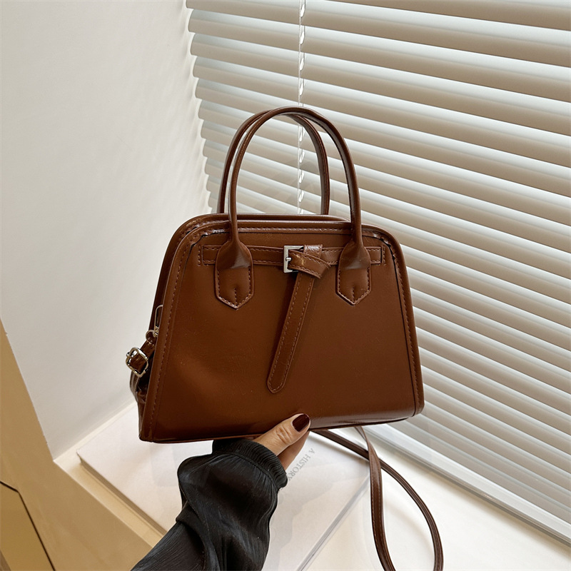 Spring 2025 New retro and fashionable single-shoulder bag for commuting to work, Korean-style high-end trendy crossbody bag full figure