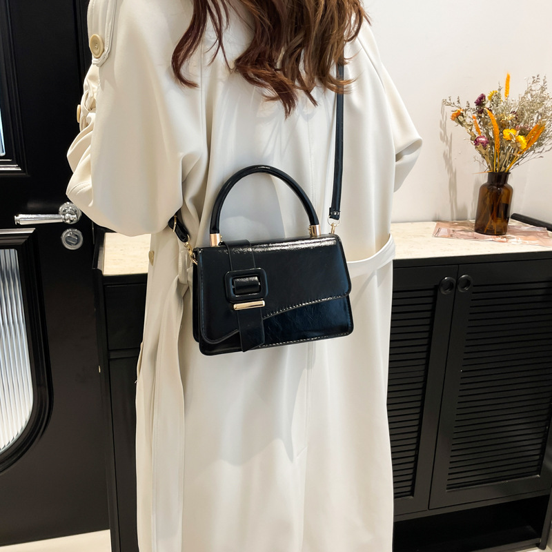New cross-border bag for 2024: Versatile and high-quality handbag, Korean style simple and fashionable shoulder bag, commuting small square bag details Picture